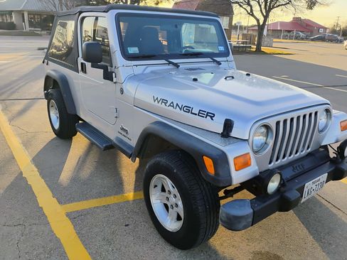 Used 2004 Jeep Wrangler 4WD image 1