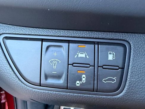 Used 2019 Genesis G70 2.0T Advanced w/ Sport Package image 9