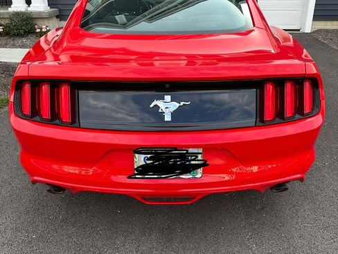 Used 2017 Ford Mustang Coupe RWD image 5