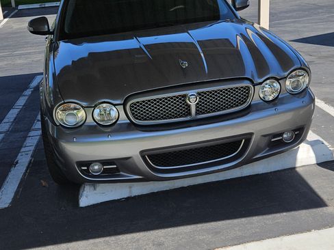 Used 2008 Jaguar XJ8 image 16