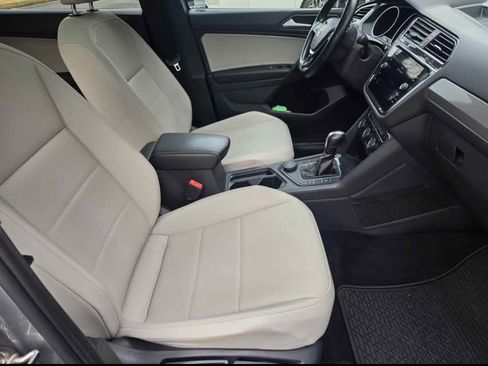 Used 2021 Volkswagen Tiguan SE R-Line image 12