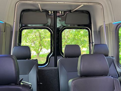 Used 2017 Mercedes-Benz Sprinter 3500 image 28