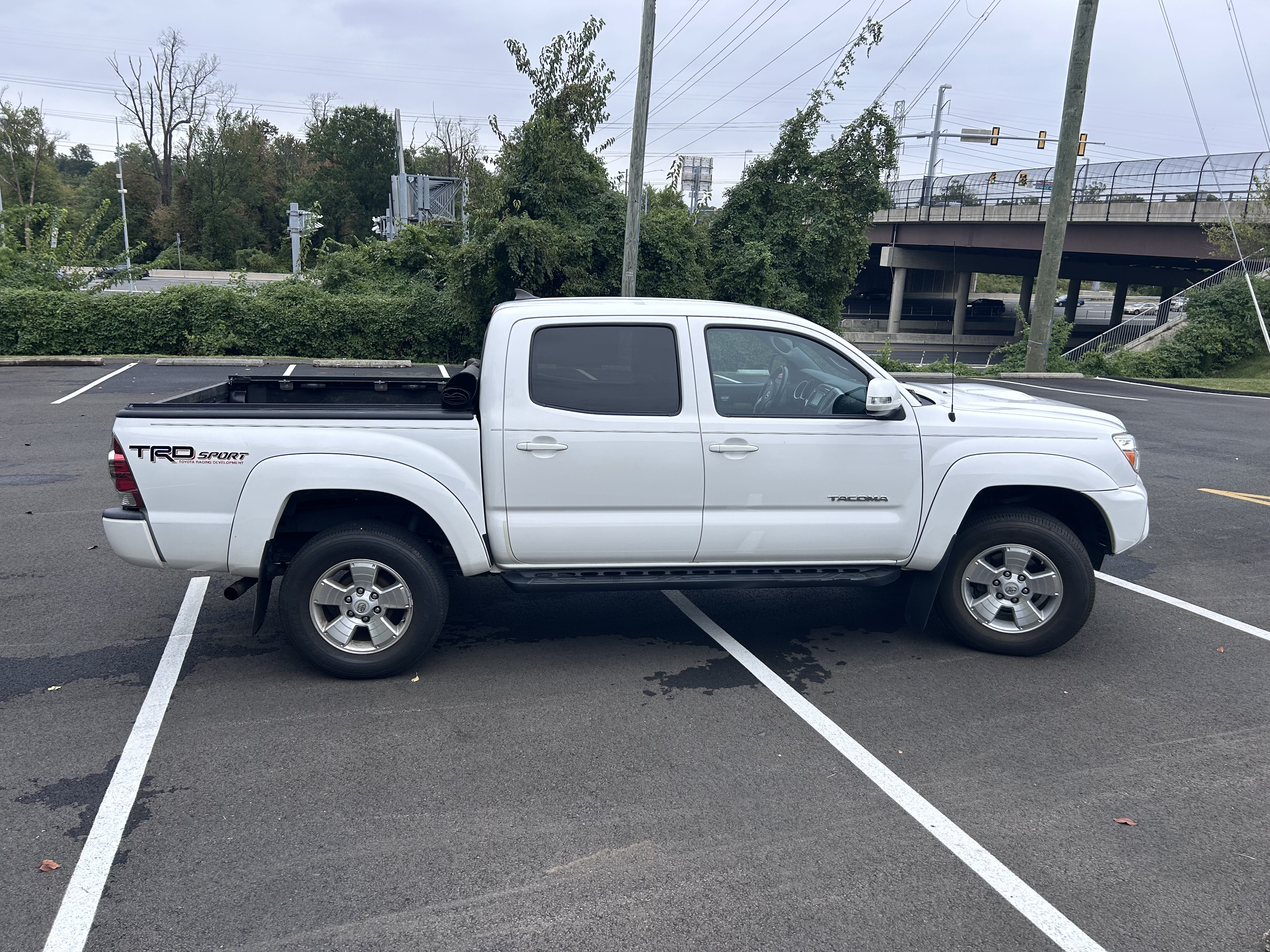 Used 2015 Toyota Tacoma PreRunner w/ TRD Sport Package RWD image 1