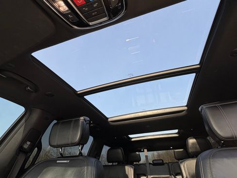 Used 2022 Jeep Grand Wagoneer Series I image 9