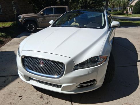 Used 2014 Jaguar XJ image 1