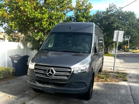 Used 2024 Mercedes-Benz Sprinter 2500 image 2
