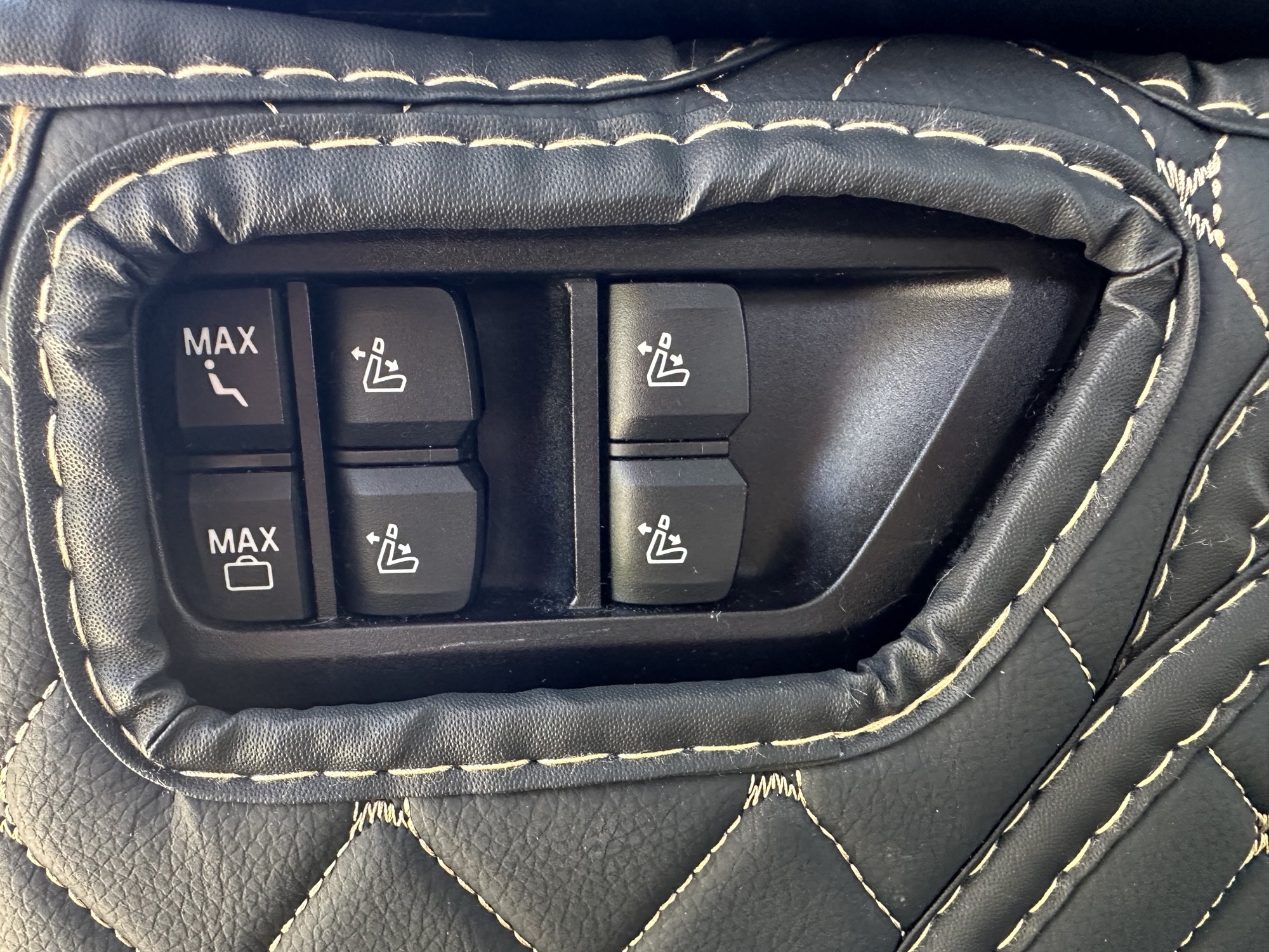 Used 2019 BMW X7 xDrive50i w/ Dynamic Handling Package AWD/4WD image 23