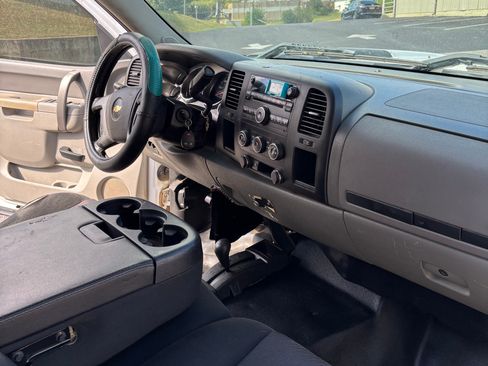 Used 2011 Chevrolet Silverado 2500 W/T image 10