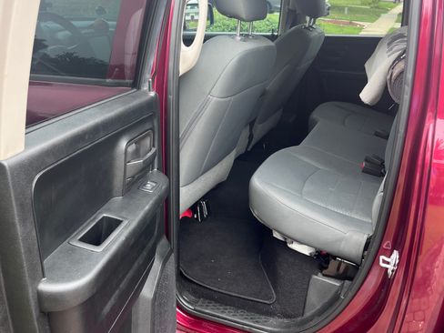 Used 2018 RAM 1500 Express w/ Express Value Package AWD/4WD image 5