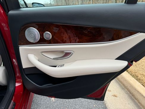 Used 2018 Mercedes-Benz E 300 image 24