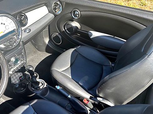 Used 2011 MINI Cooper Convertible image 6