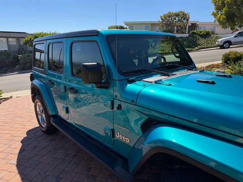 Used 2020 Jeep Wrangler Unlimited Sahara w/ Safety Group AWD/4WD image 6