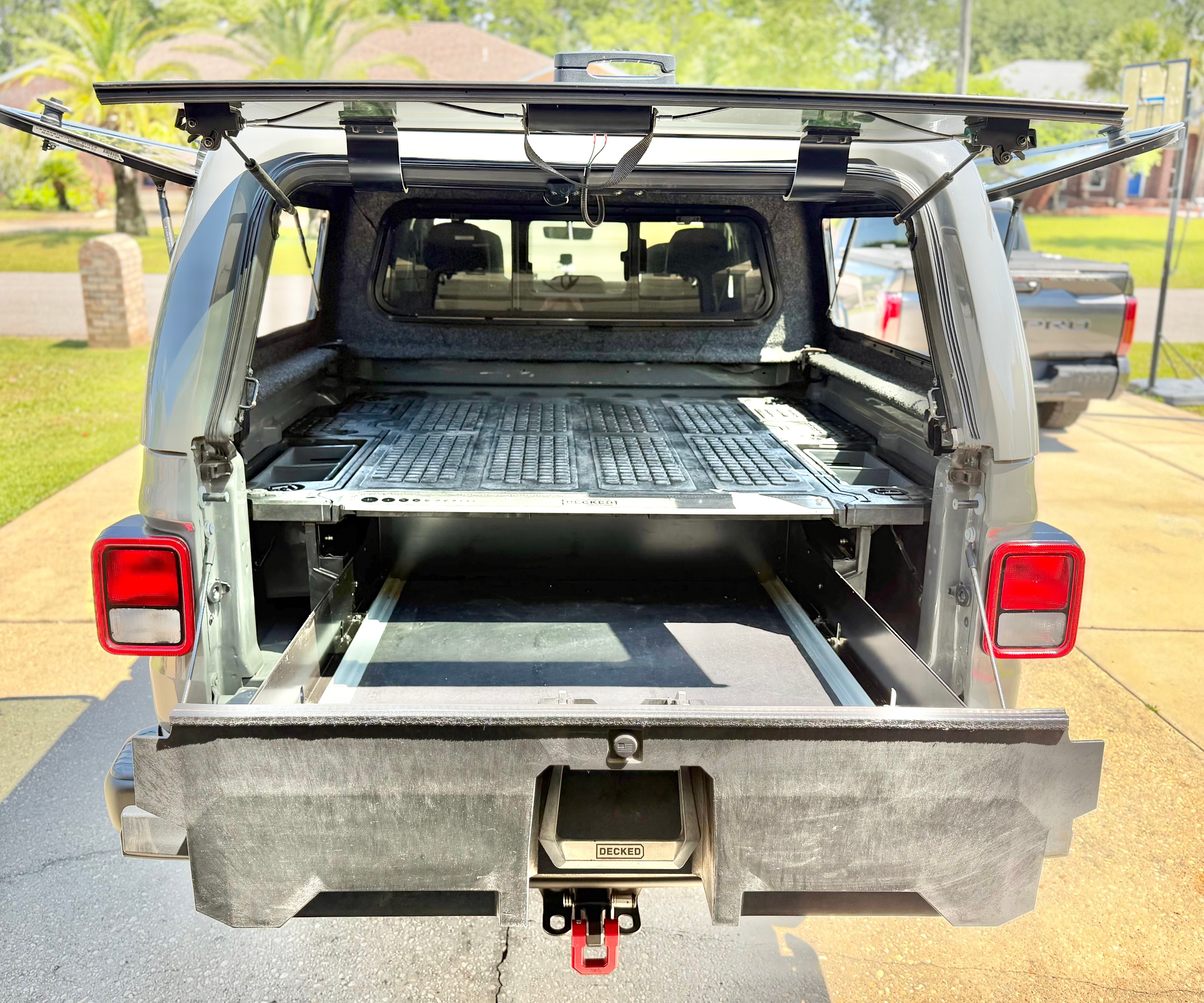 Used 2023 Jeep Gladiator Rubicon w/ Trailer Tow Package AWD/4WD image 15