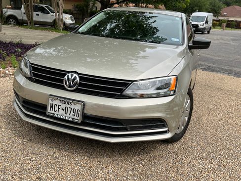 Used 2016 Volkswagen Jetta S image 9