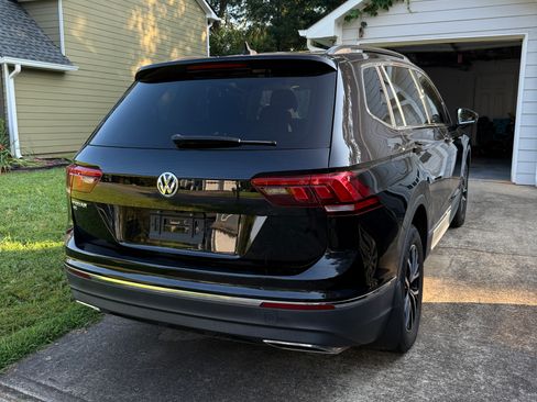 Used 2021 Volkswagen Tiguan SE image 5