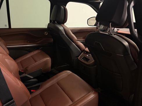 Used 2025 Lincoln Navigator Reserve image 1