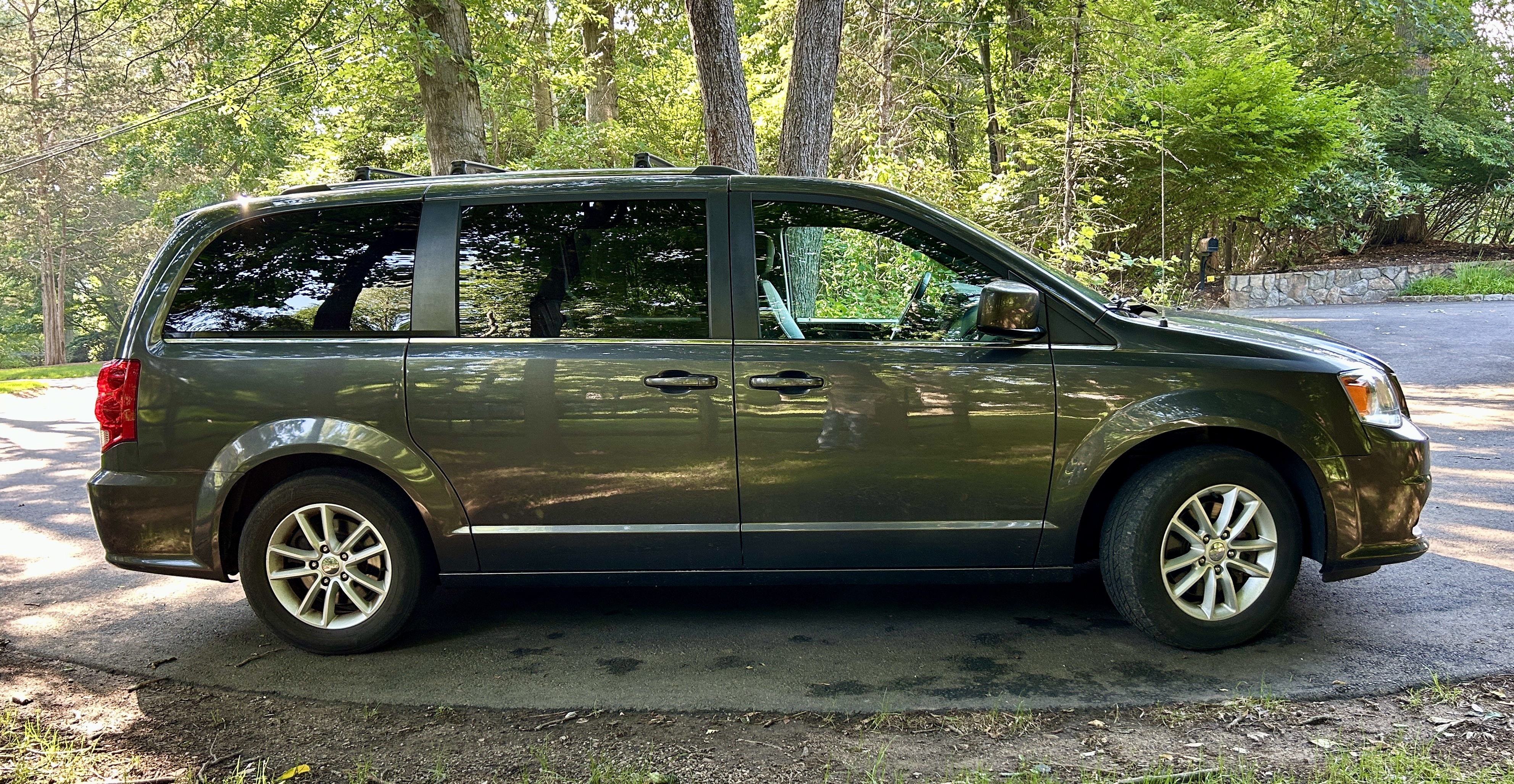 Used 2018 Dodge Grand Caravan SXT FWD image 2