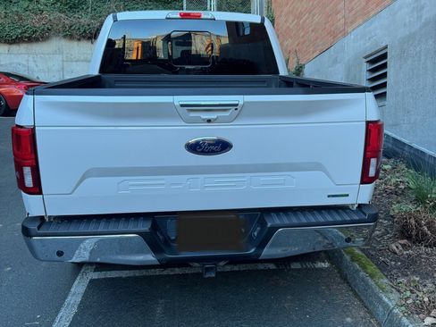 Used 2018 Ford F150 Lariat w/ Equipment Group 502A Luxury image 8