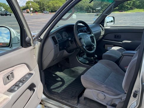 Used 2001 Toyota 4Runner SR5 AWD/4WD image 11