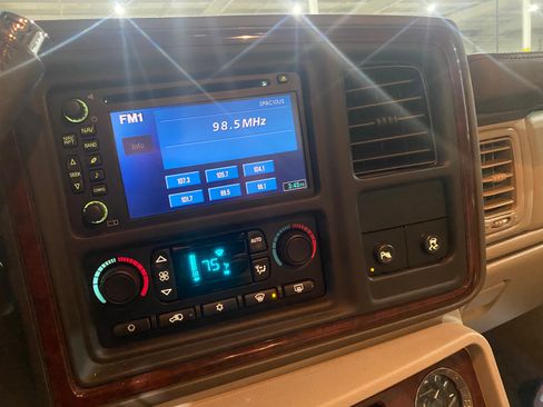 Used 2006 Cadillac Escalade EXT image 4