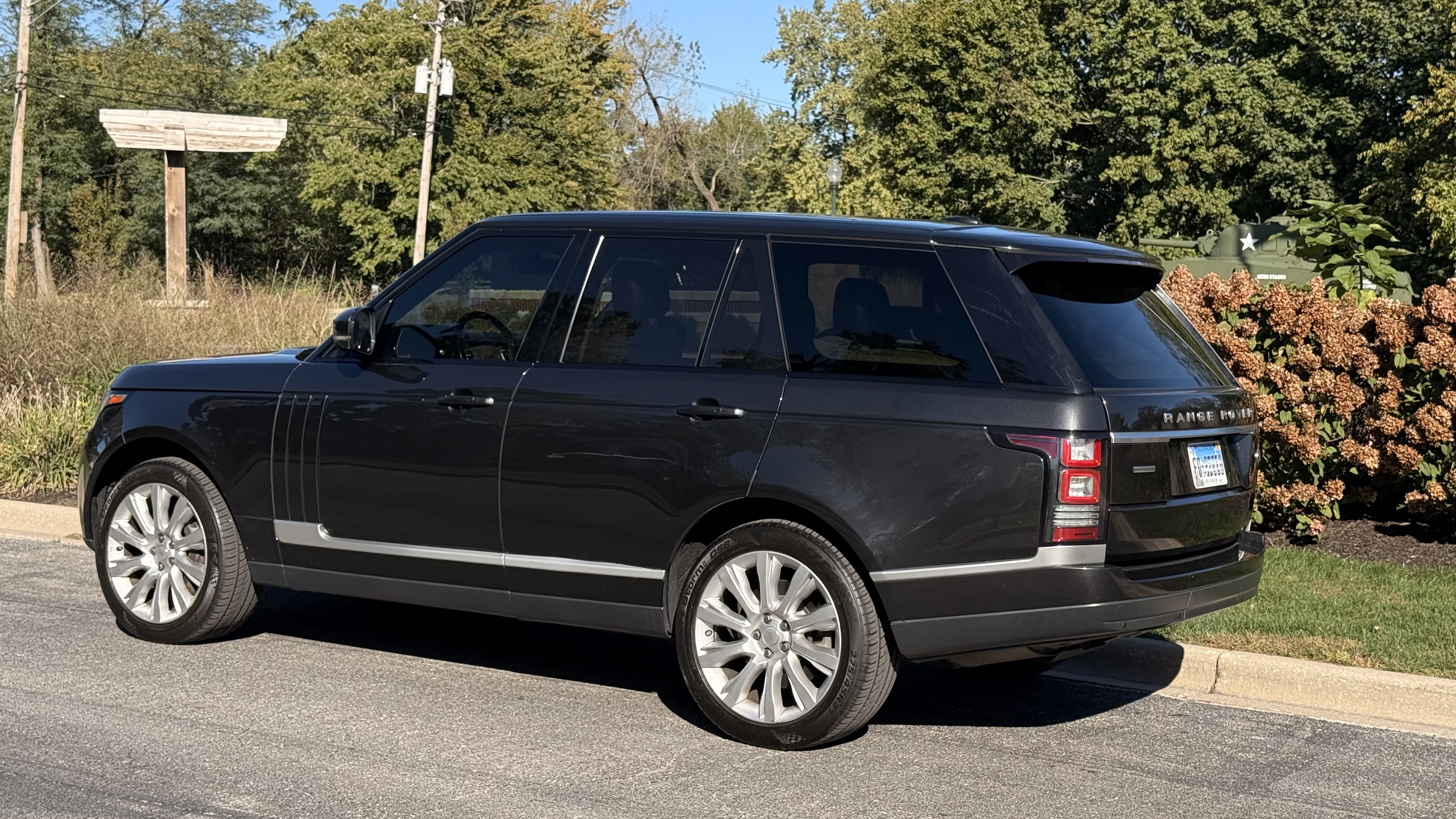 Used 2015 Land Rover Range Rover Supercharged AWD/4WD image 2