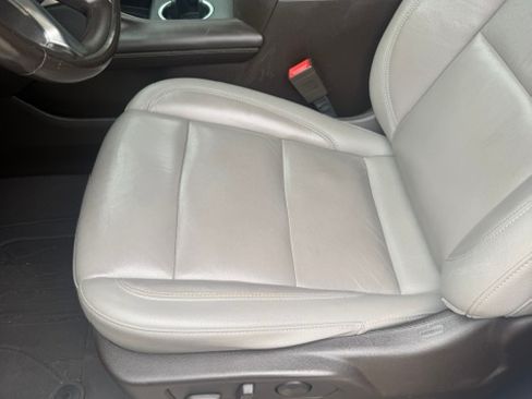 Used 2021 Chevrolet Tahoe LT RWD image 2