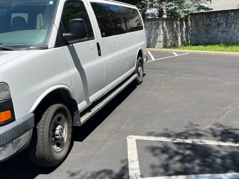 Used 2007 GMC Savana 3500 Extended Passenger w/ LT Preferred Equipment Group RWD image 1