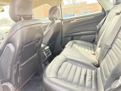 Used 2014 Ford Fusion SE w/ Equipment Group 202A image 9