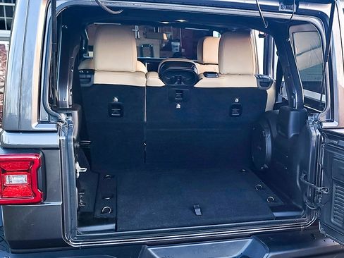 Used 2018 Jeep Wrangler Unlimited Rubicon image 11