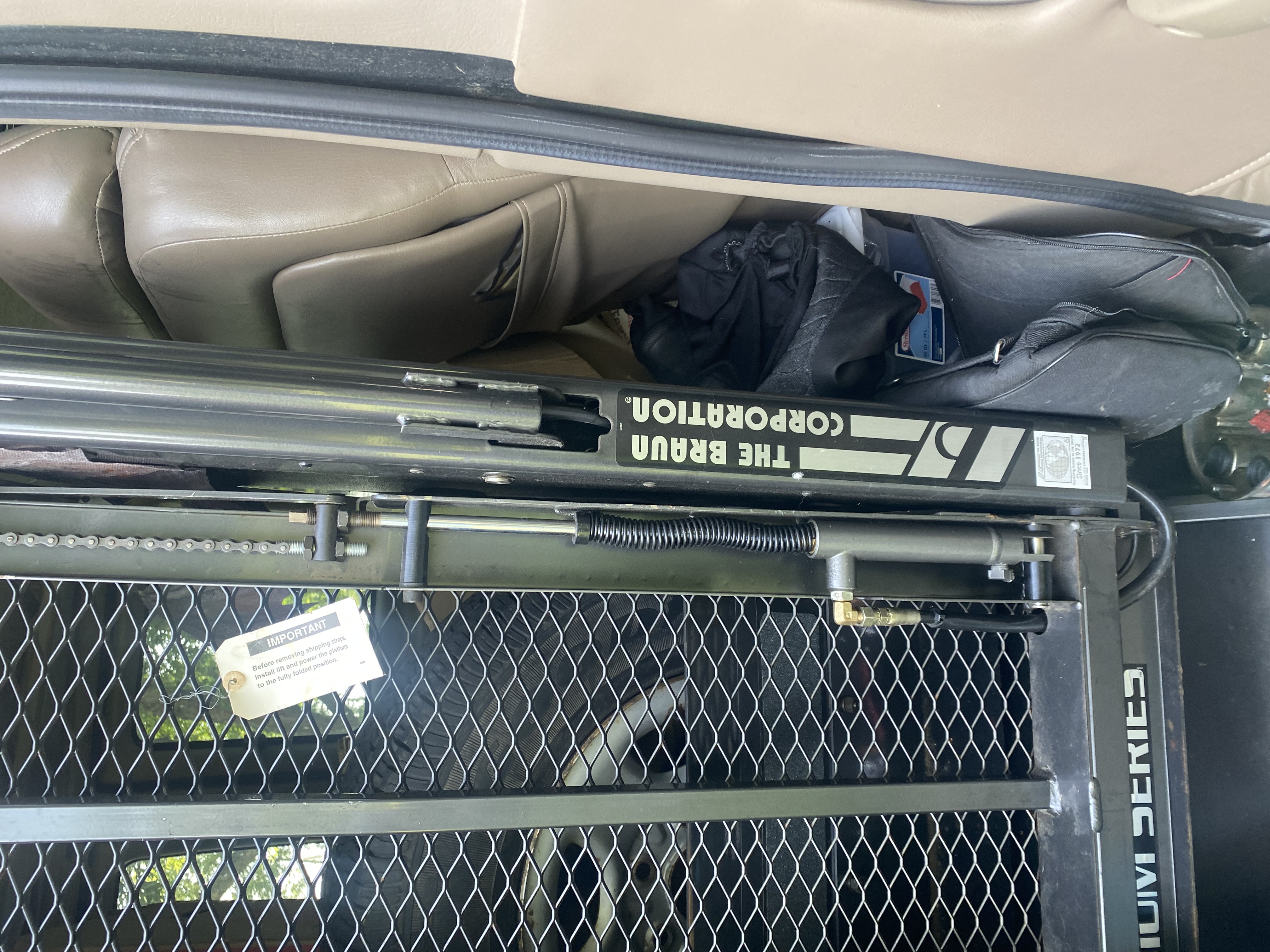 Used 2003 Chevrolet Express 1500 w/ Preferred Equipment Group 4 RWD image 8