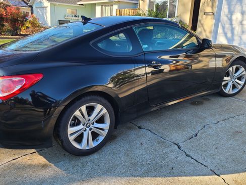 Used 2011 Hyundai Genesis 2.0T image 10