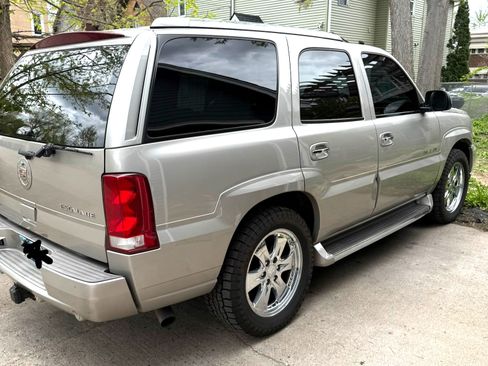 Used 2005 Cadillac Escalade AWD image 1