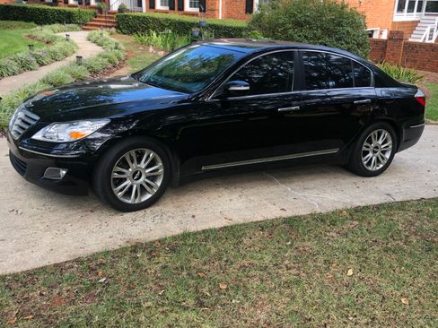 Used 2009 Hyundai Genesis 4.6 w/ Technology Pkg 5 RWD image 5
