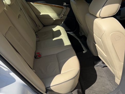 Used 2010 Lincoln MKZ image 10