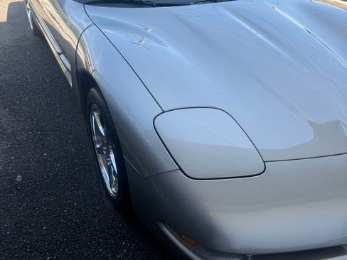 Used 2000 Chevrolet Corvette Coupe RWD image 9