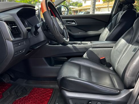 Used 2021 Nissan Rogue SV w/ Premium Package FWD image 6