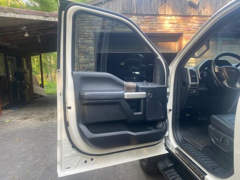 Used 2019 Ford F350 Lariat AWD/4WD image 14
