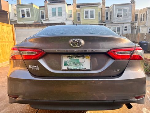 Used 2020 Toyota Camry LE FWD image 5