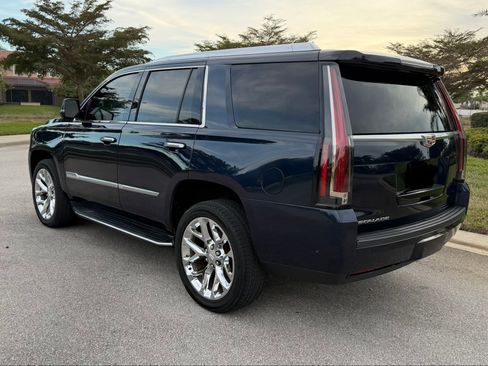 Used 2019 Cadillac Escalade Luxury image 4