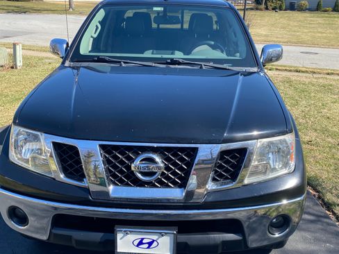 Used 2014 Nissan Frontier SL w/ SL Moonroof Package AWD/4WD image 2