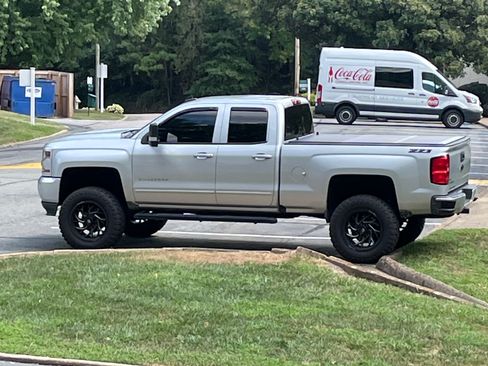 Used 2017 Chevrolet Silverado 1500 LT w/ All Star Edition AWD/4WD image 12