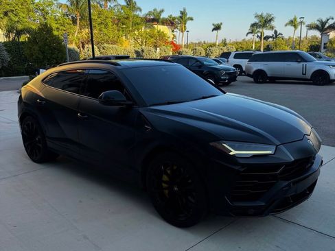 Used 2019 Lamborghini Urus AWD/4WD image 2