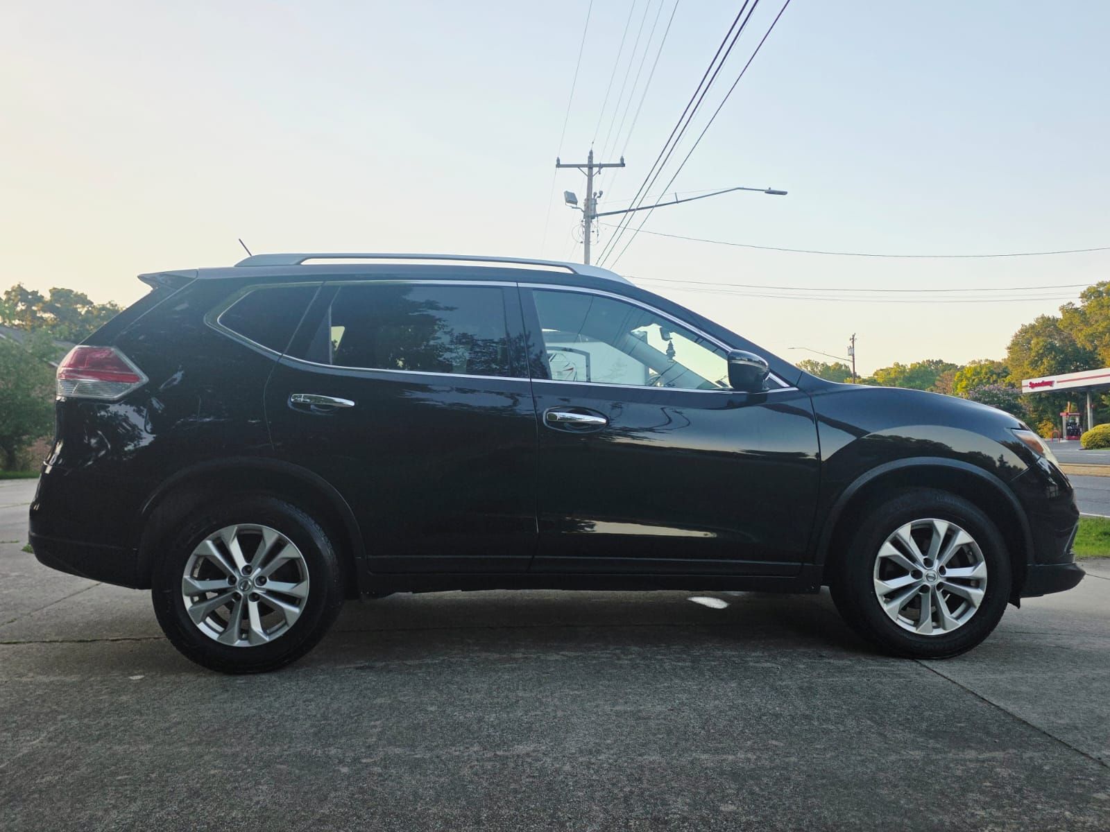 Used 2015 Nissan Rogue SV AWD/4WD image 10