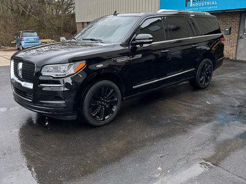 Used 2023 Lincoln Navigator L Reserve image 9