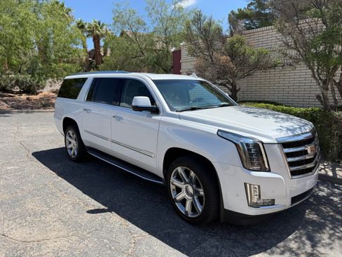 Used 2019 Cadillac Escalade ESV Premium Luxury AWD/4WD image 10