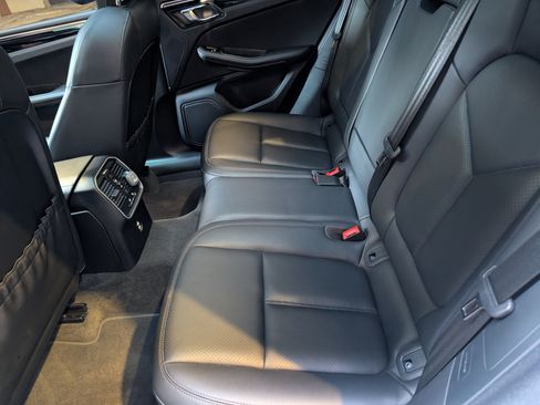 Used 2023 Porsche Macan S image 19