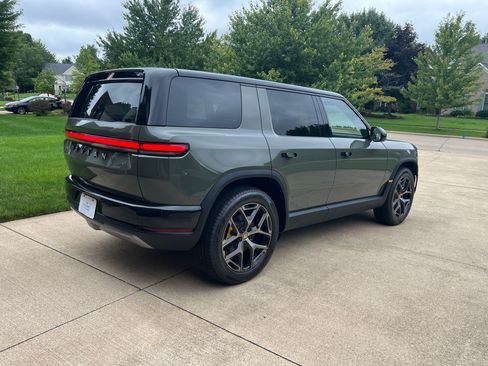 Used 2027 Rivian R2 Performance AWD/4WD image 8