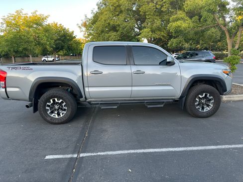 Used 2019 Toyota Tacoma TRD Off-Road w/ Technology Package RWD image 2