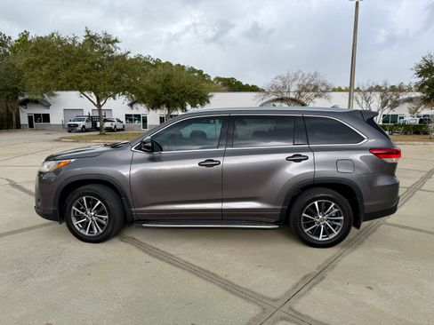 Used 2018 Toyota Highlander XLE image 10