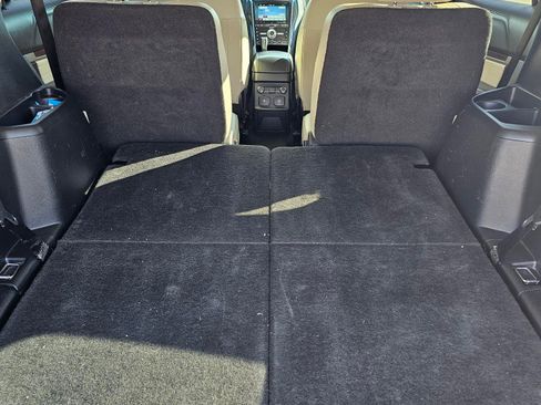 Used 2017 Ford Explorer Platinum image 8